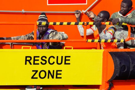 ¿Gestionar o bloquear los flujos migratorios?