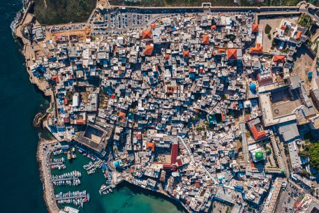Mediterranean Cities: Space and Territory