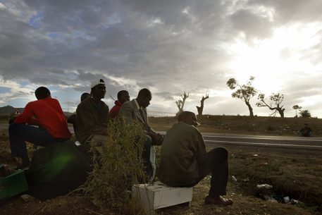 Photographier la migration irrégulière à travers une lentille macro-sociologique: 12 étapes de et à travers l&rsquo;Afrique du Nord vers l&rsquo;Europe