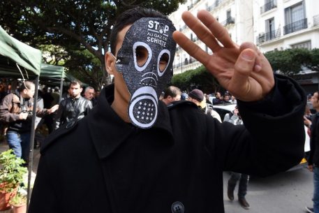 Algérie : un baril de pétrole en chute, un régime sur un baril de poudre