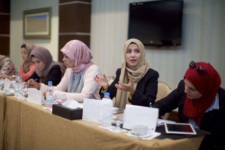 Mujeres libias empresarias: caminos abrasadores hacia el empoderamiento económico